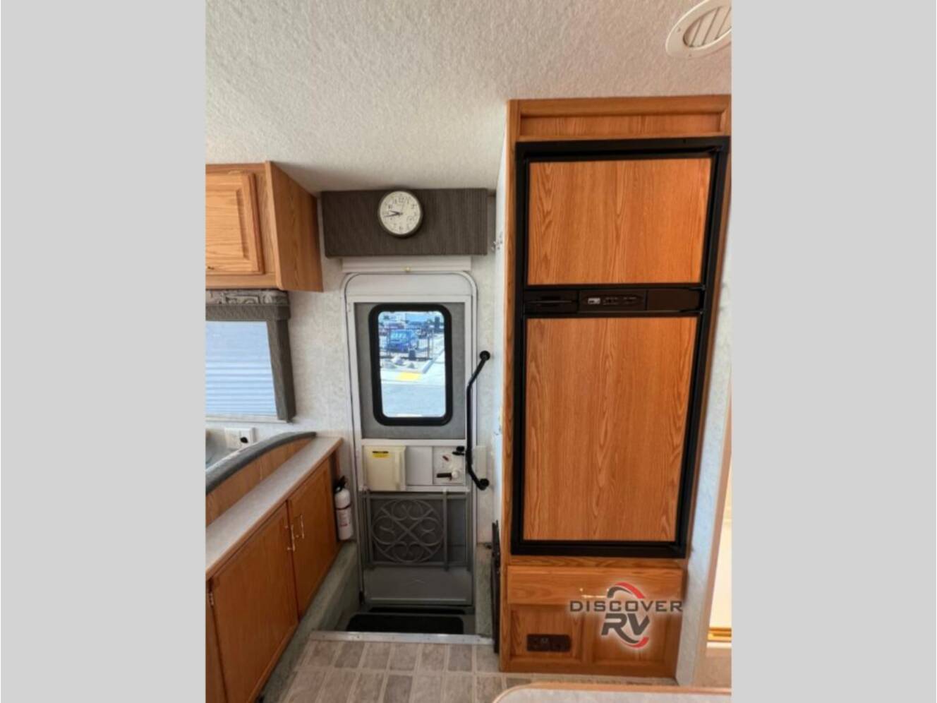 A photo of this 2005 Winnebago Sightseer 29R
