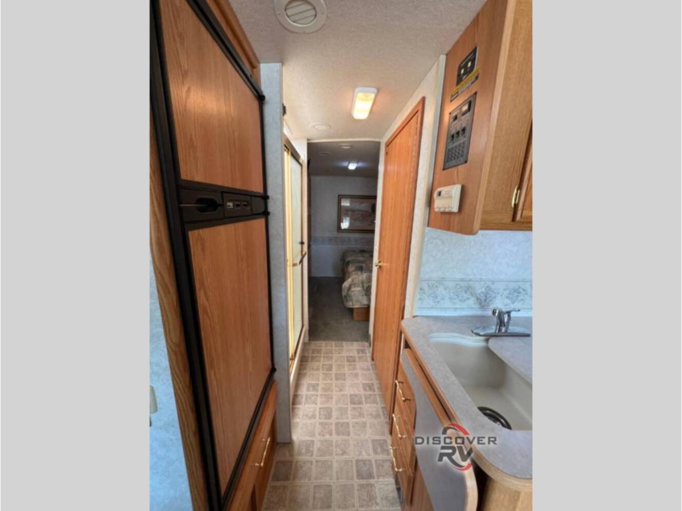 A photo of this 2005 Winnebago Sightseer 29R