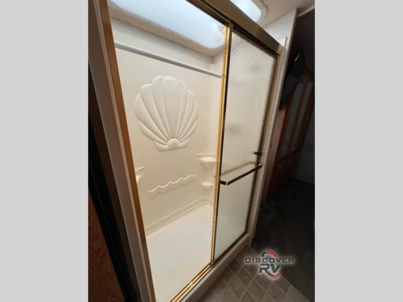 A photo of this 2005 Winnebago Sightseer 29R