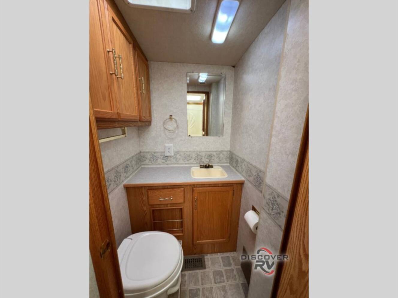 A photo of this 2005 Winnebago Sightseer 29R