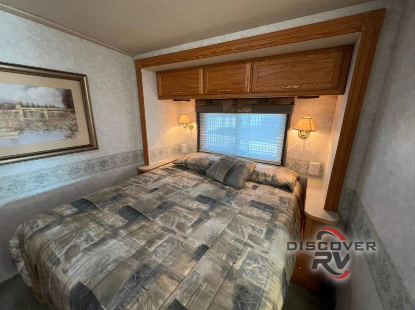 A photo of this 2005 Winnebago Sightseer 29R