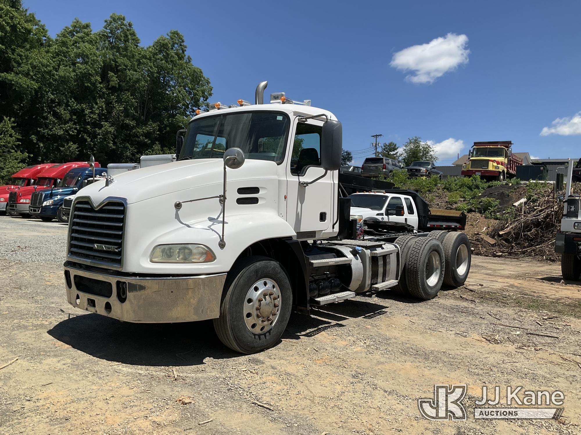 2012 MACK 600 in Sparta, NC