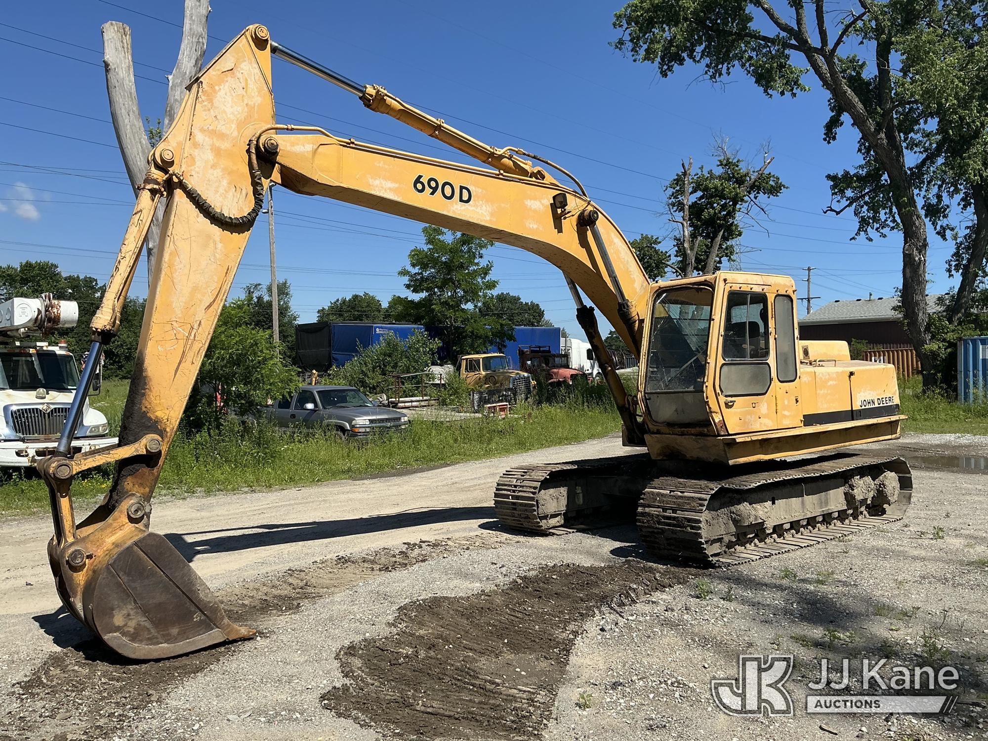 1987 John Deere 690D in Hobart, IN