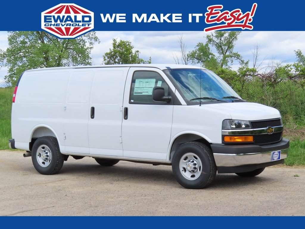 2026 CHEVROLET Express Cargo Van in Oconomowoc, WI