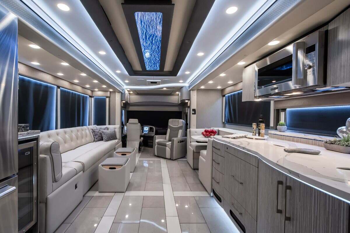2027 Foretravel Realm Presidential Luxury Villa 2 (LV2) in alvarado TX