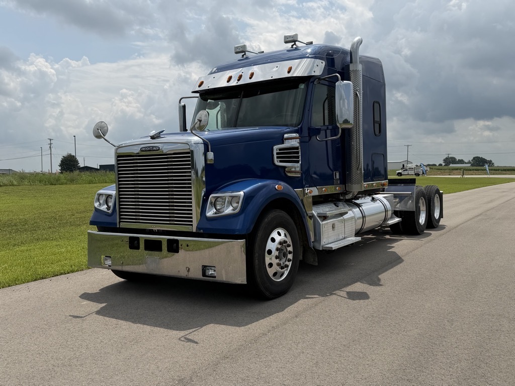 2019 FREIGHTLINER 122 SD in Celina, OH