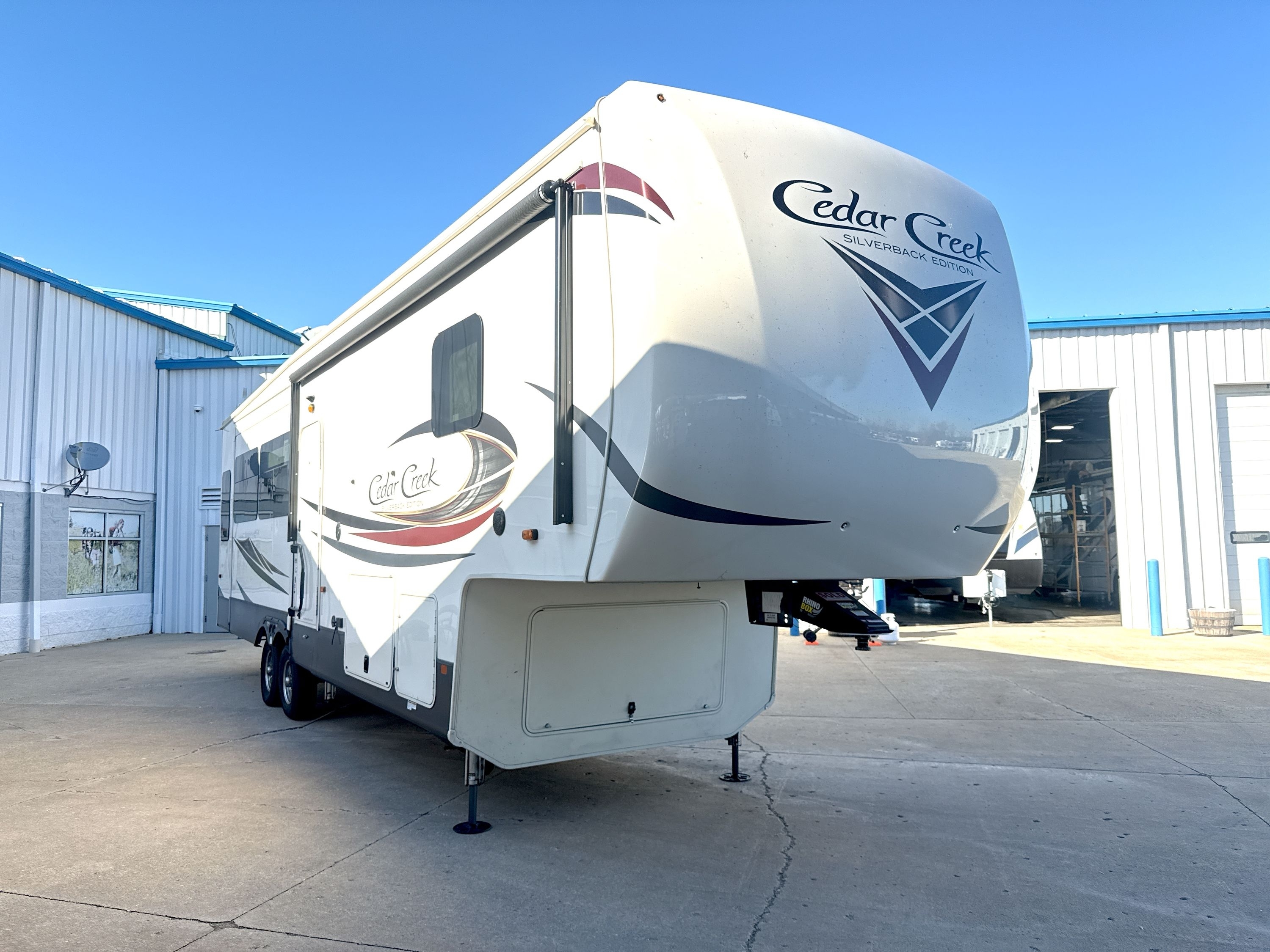 2020 Forest River CEDAR CREEK SILVERBACK 31IK RV