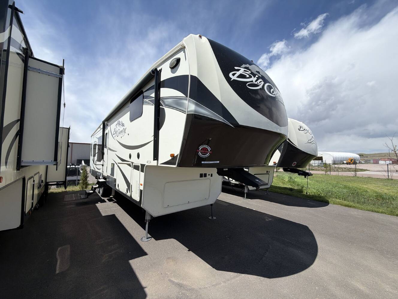 A photo of this 2017 Heartland BIG COUNTRY 3560SS