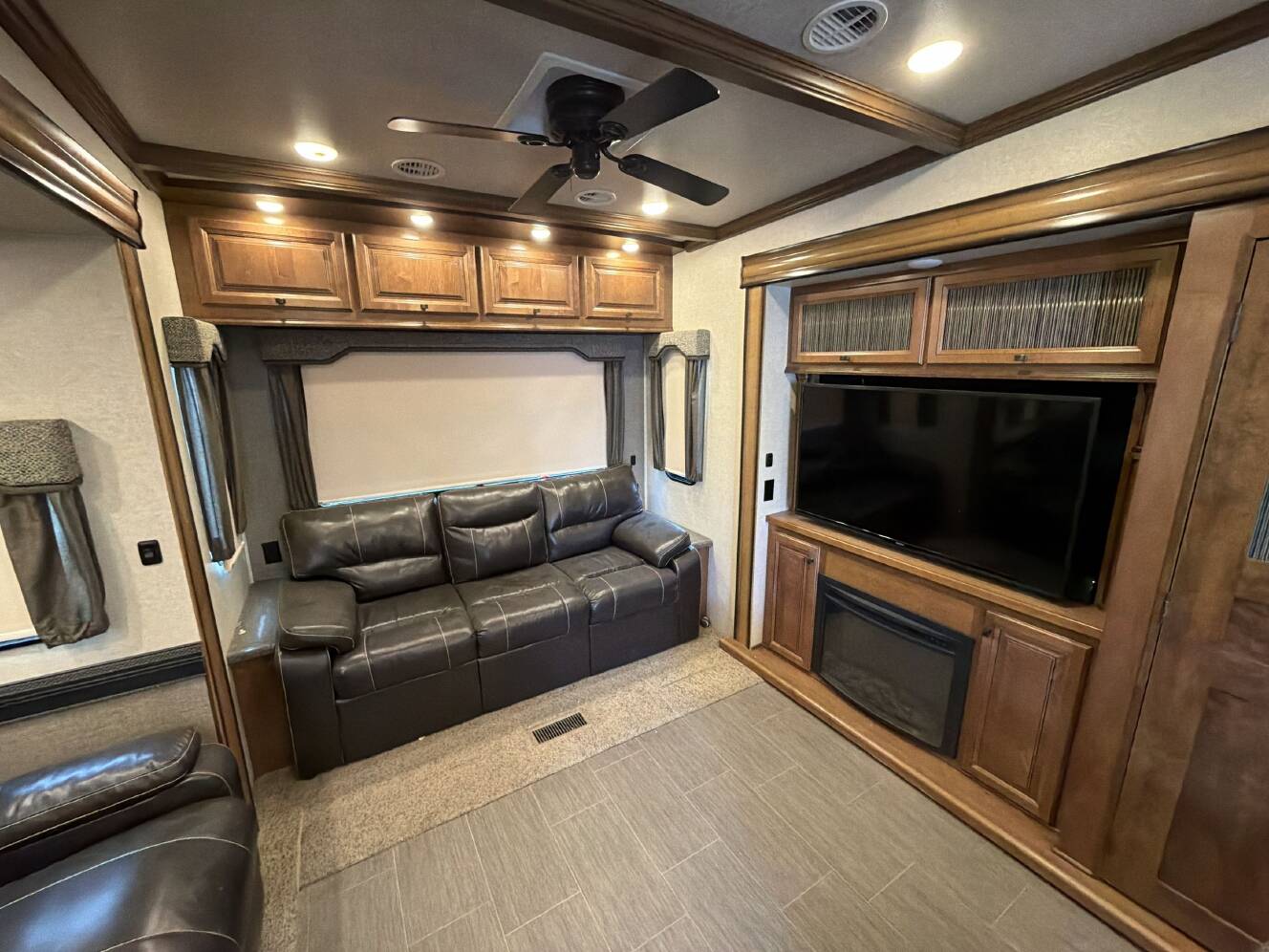 A photo of this 2017 Heartland BIG COUNTRY 3560SS