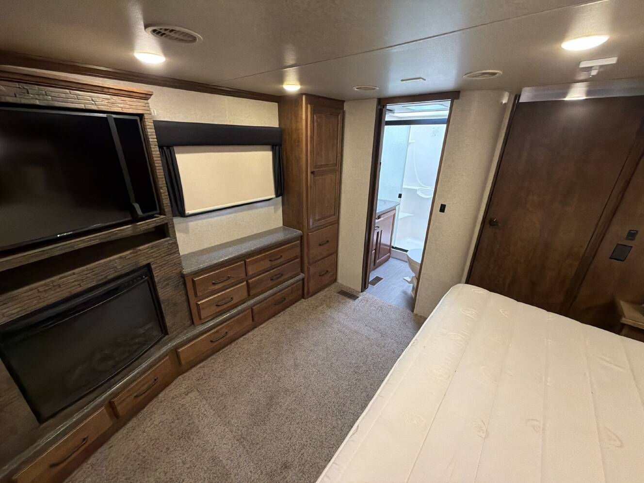 A photo of this 2017 Heartland BIG COUNTRY 3560SS