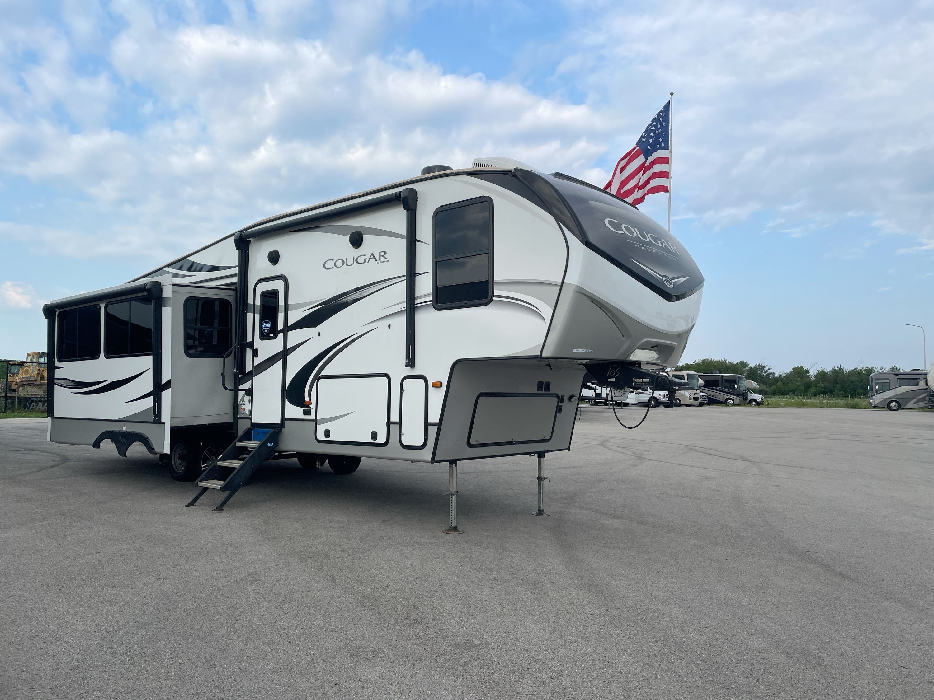 2020 Keystone COUGAR 30RLS in braidwood IL