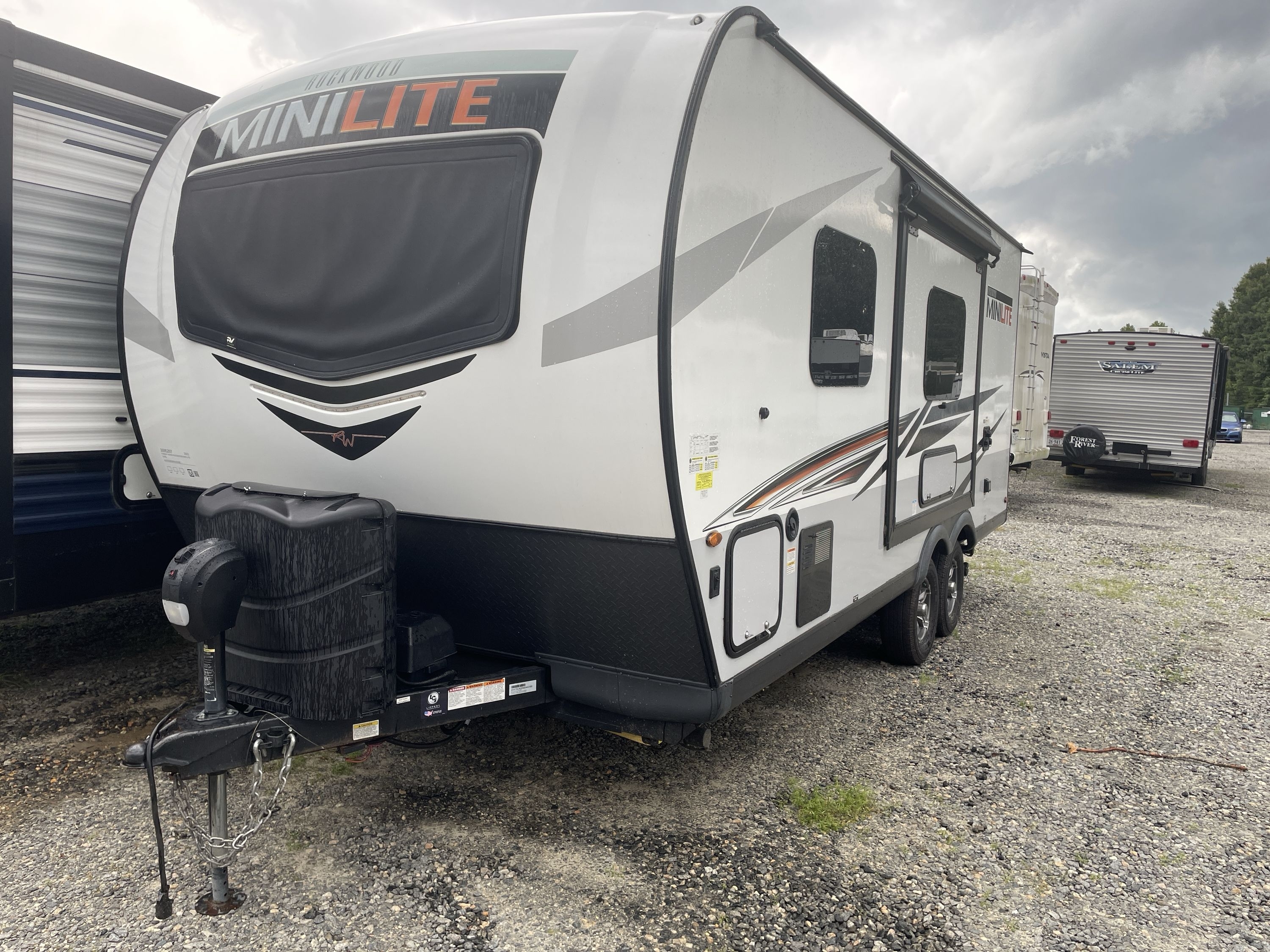 2022 Forest River ROCKWOOD MINI LITE 2109S in thornburg VA