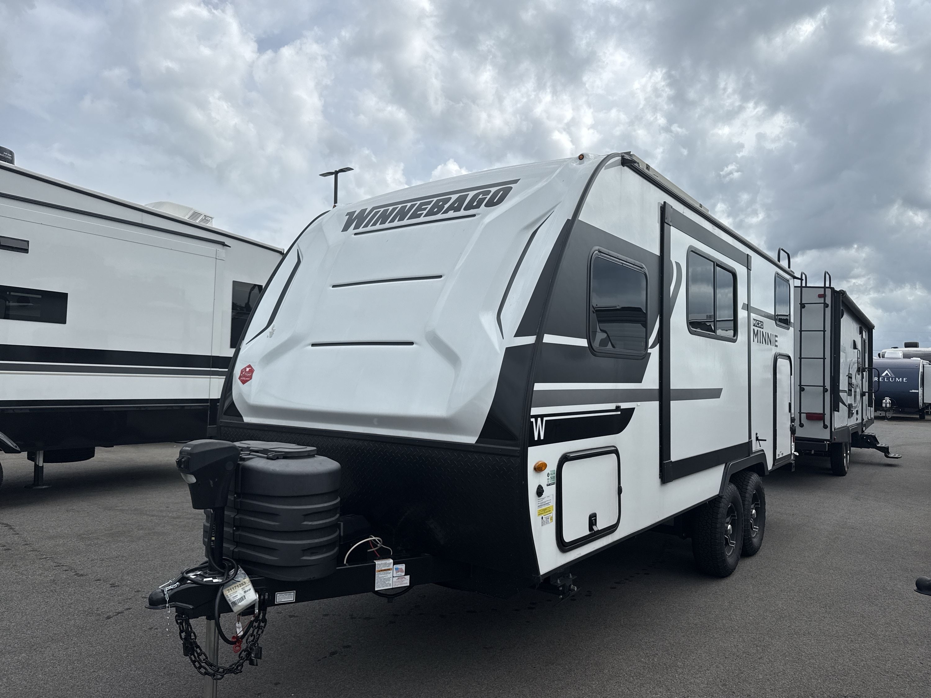 2025 Winnebago MICRO MINNIE 2100BH in kodak TN