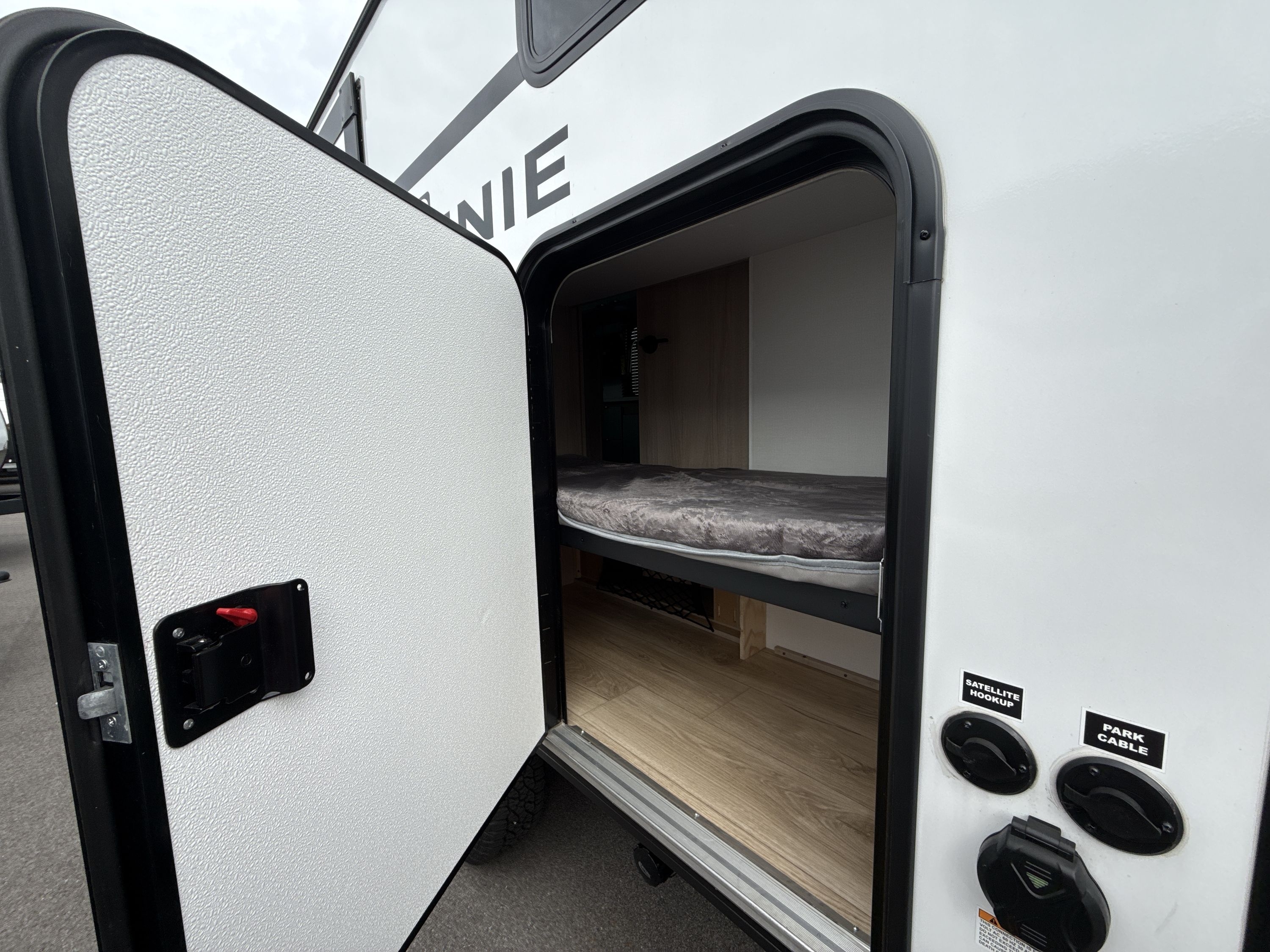 2025 Winnebago MICRO MINNIE 2100BH in kodak TN