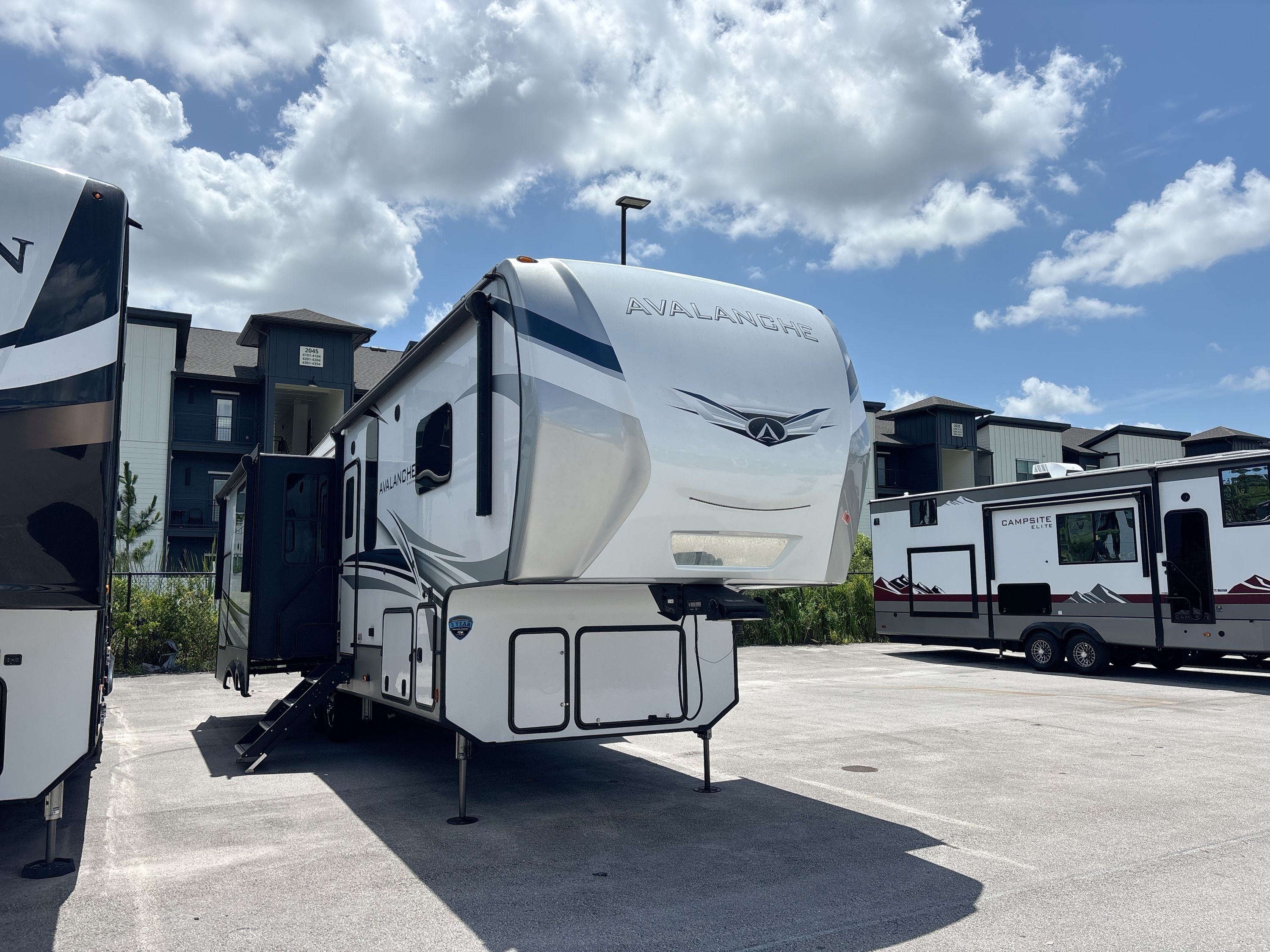 2023 Keystone AVALANCHE 302RS RV