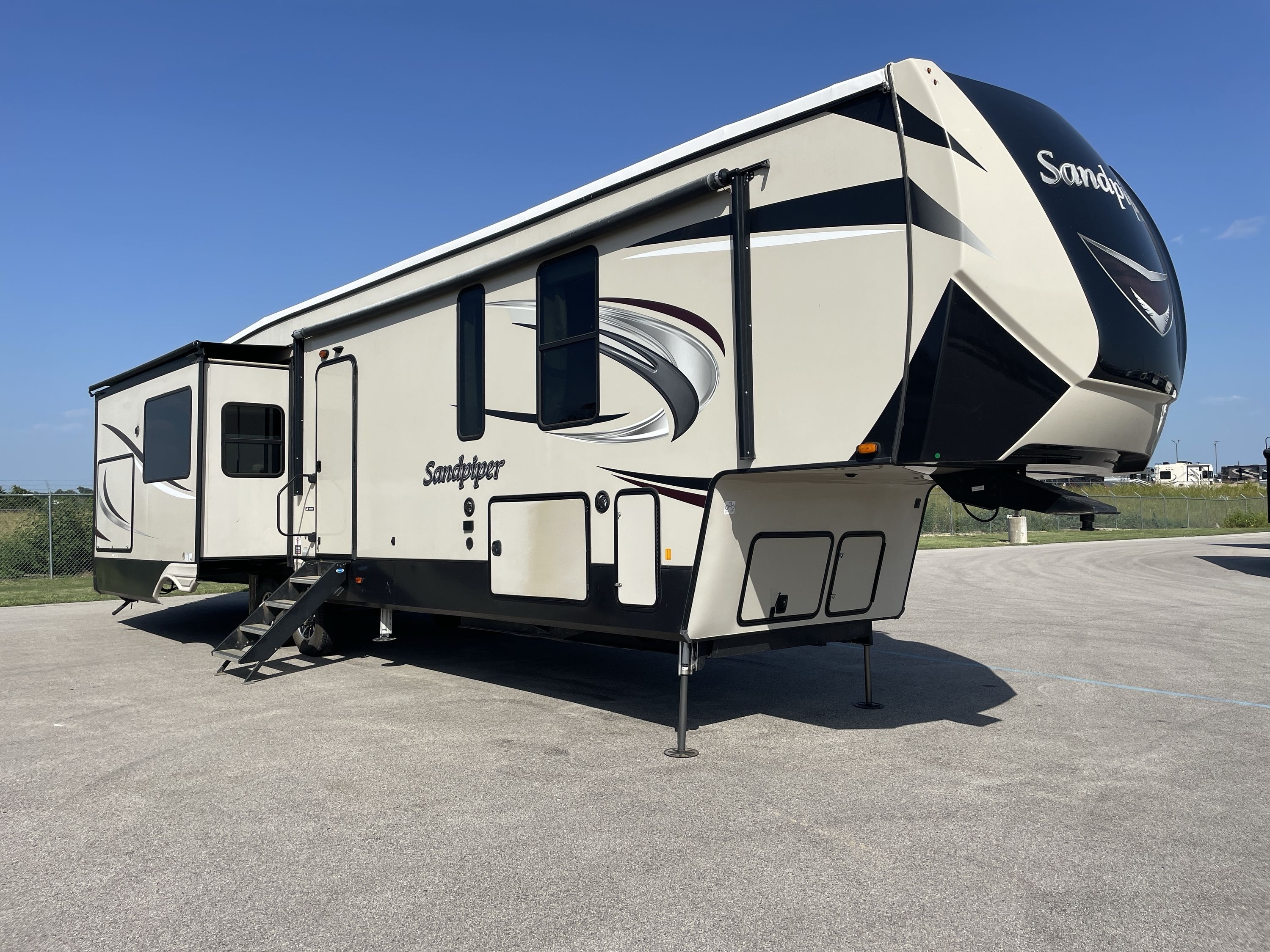 2019 Forest River SANDPIPER 372LOK RV