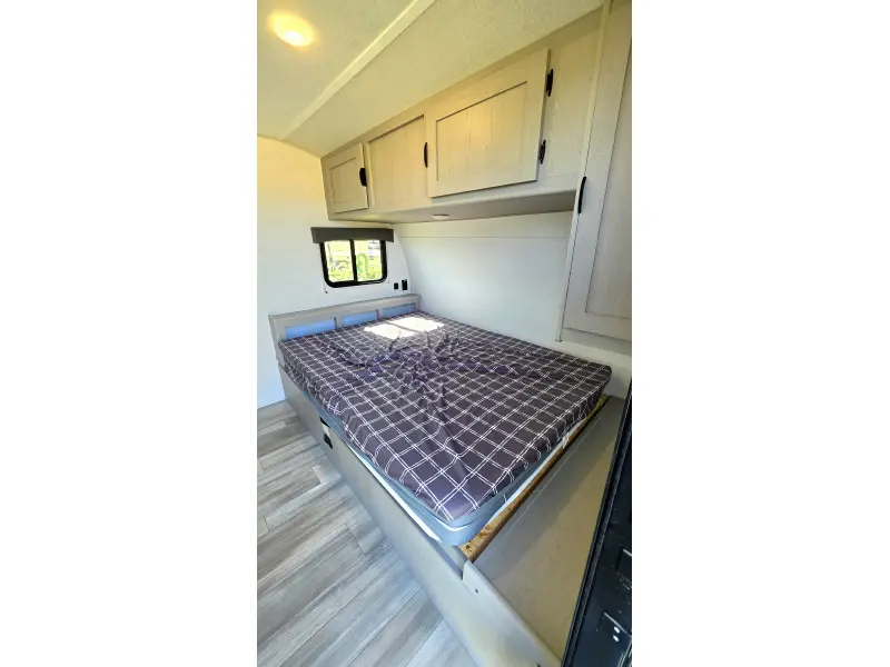 2024 Coachman Clipper 18BH
