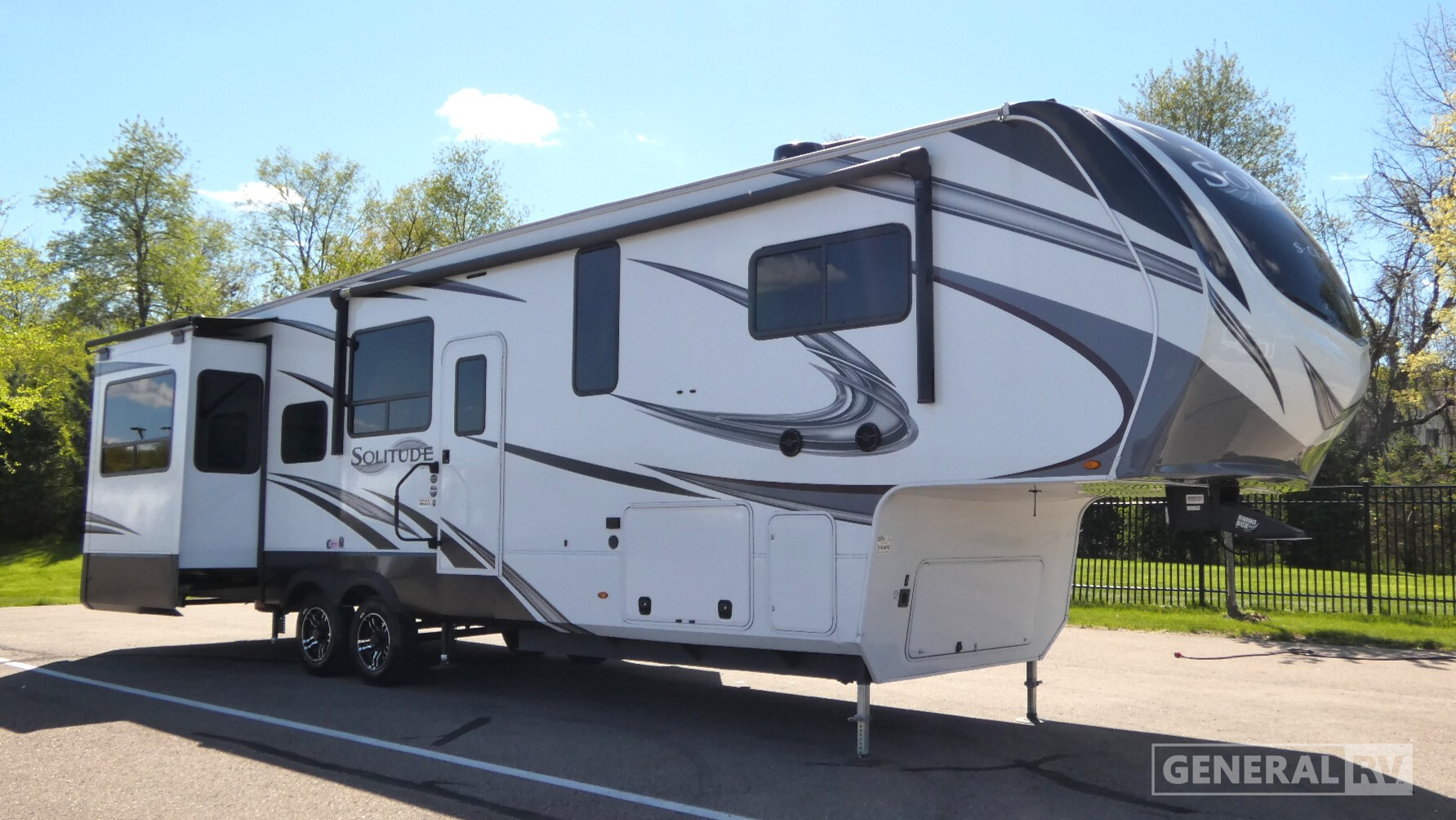 2022 Grand Design SOLITUDE S-CLASS 3330RE in clarkston MI