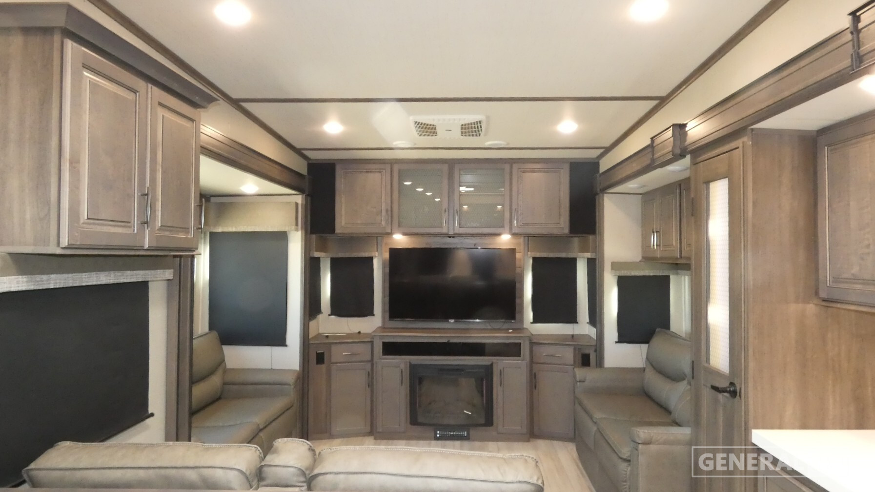 2022 Grand Design SOLITUDE S-CLASS 3330RE in clarkston MI