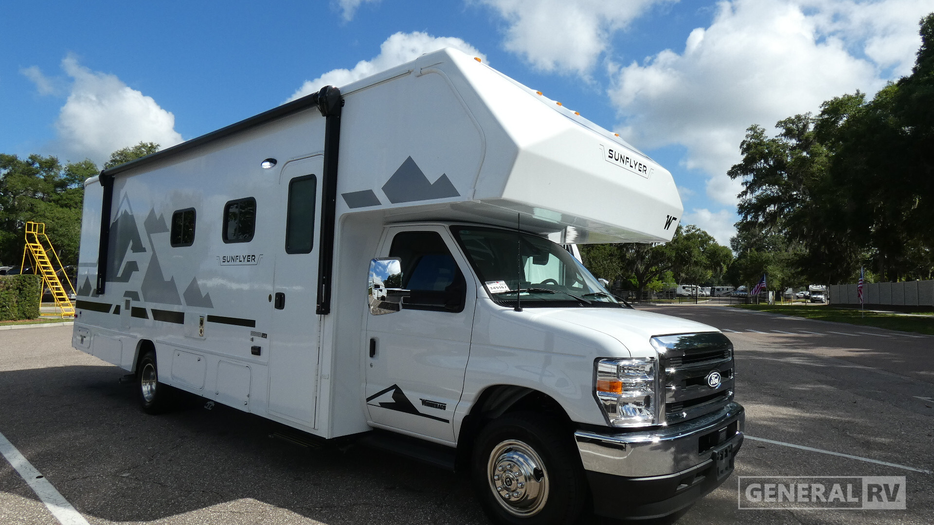 2027 Winnebago SUNFLYER 28MB in dover FL