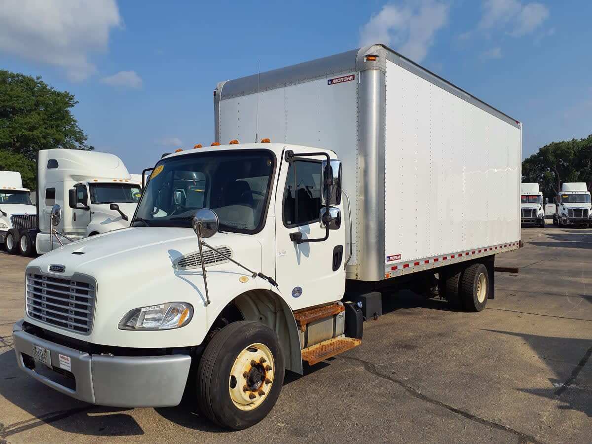 2019 FREIGHTLINER BUSINESS CLASS M2 106 in Oak Creek, WI