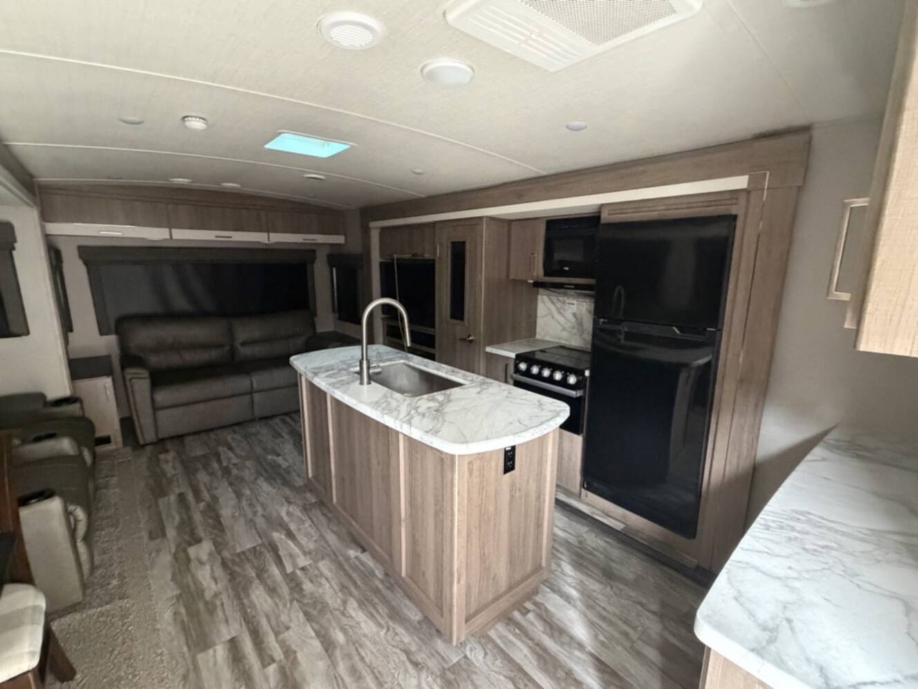A photo of this 2022 Grand Design IMAGINE 2970RL