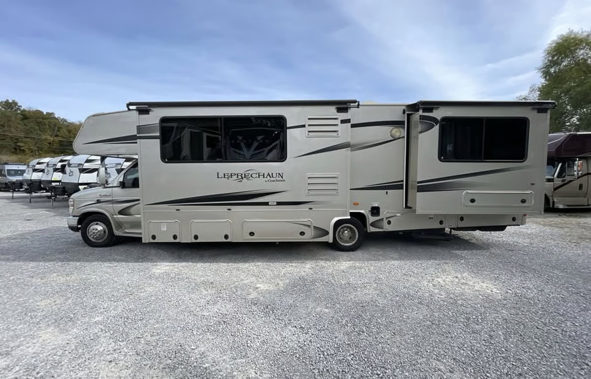 2009 Coachmen LEPRECHAUN 320DS RV