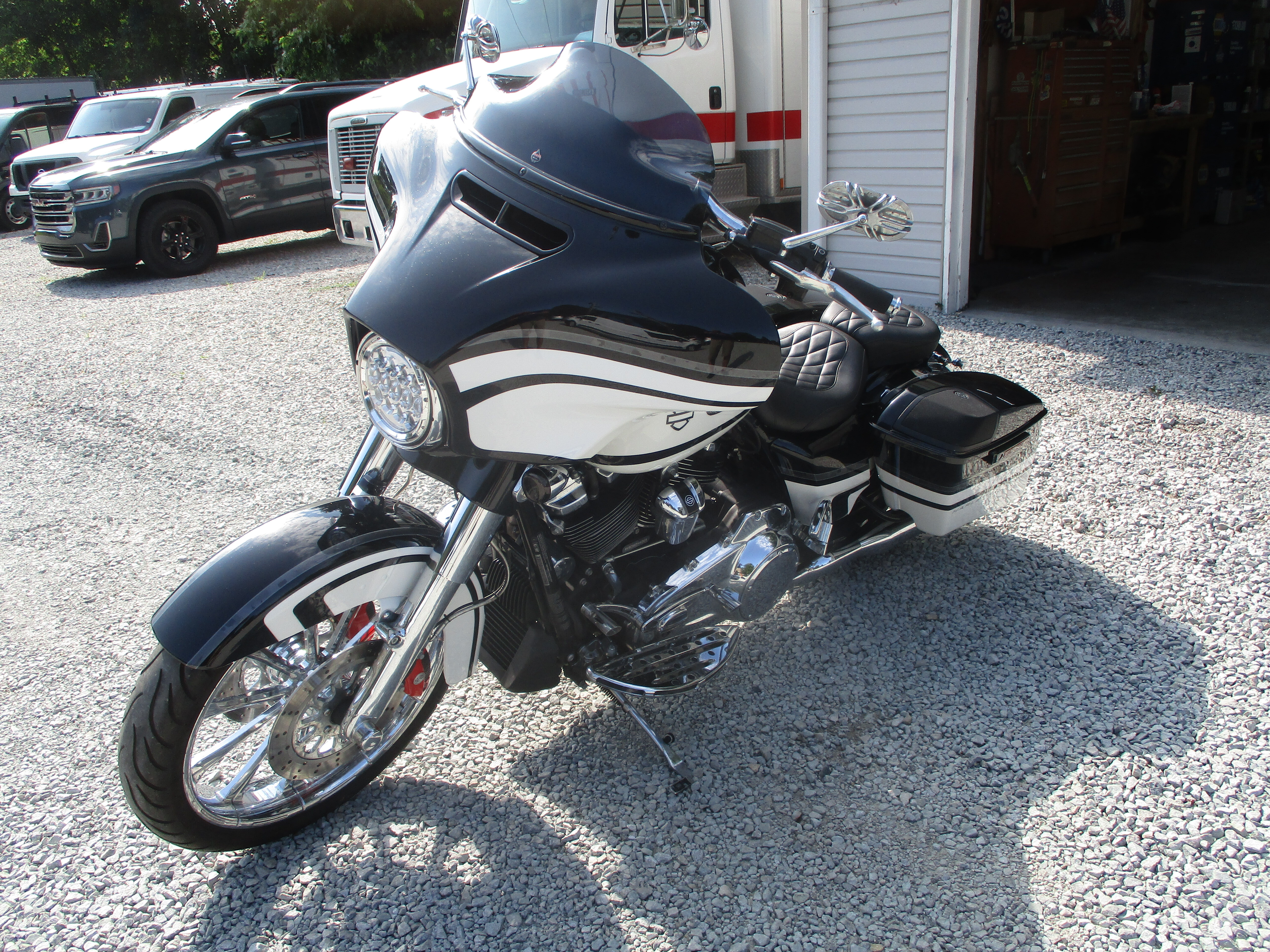2017 Harley-Davidson STREET GLIDE FLHXS BASE in Ingalls, IN