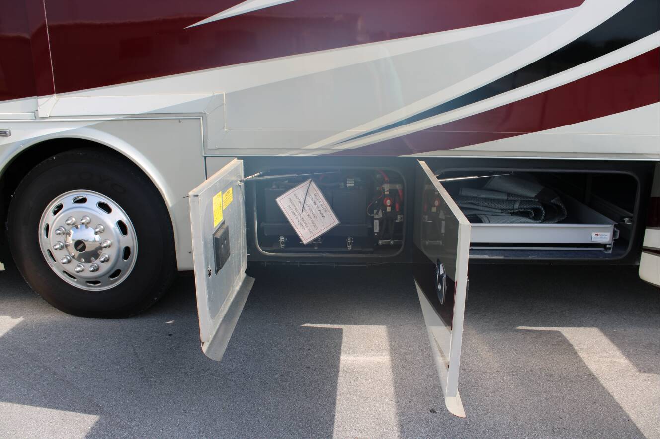 A photo of this 2015 Tiffin Motorhomes PHAETON 40 QBH