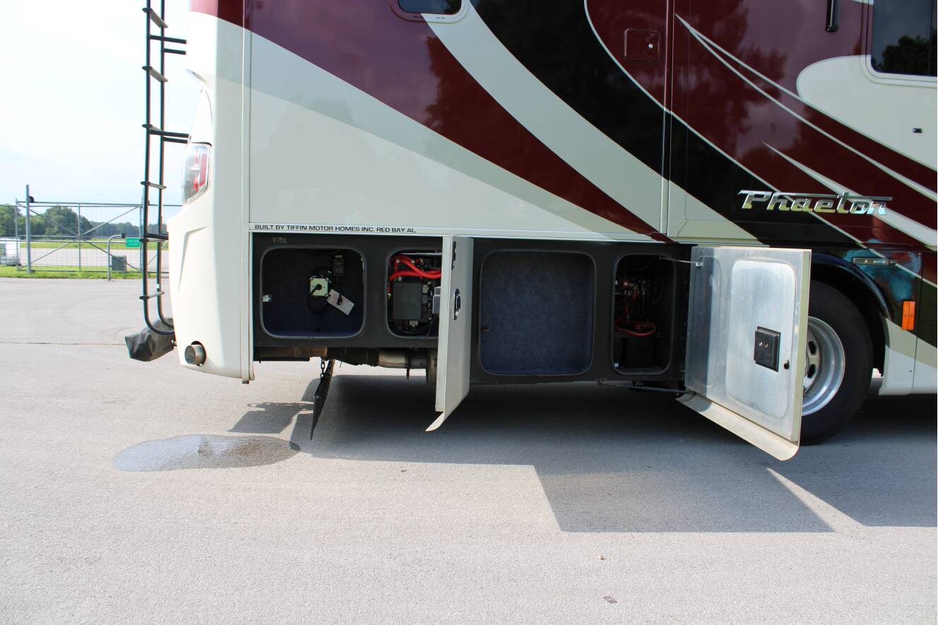 A photo of this 2015 Tiffin Motorhomes PHAETON 40 QBH