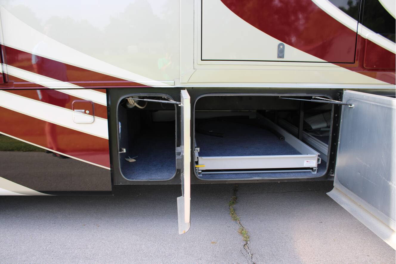A photo of this 2015 Tiffin Motorhomes PHAETON 40 QBH