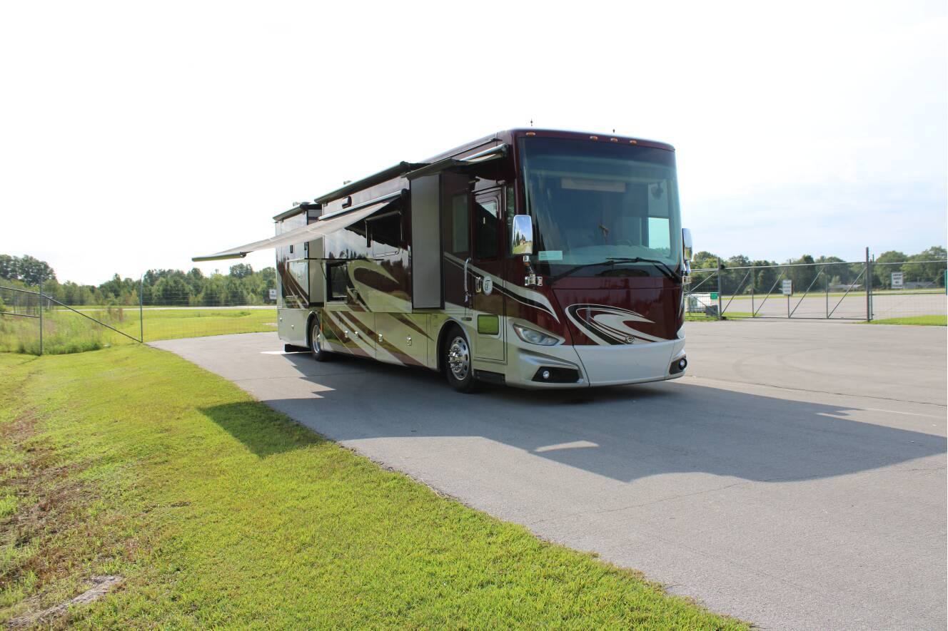 A photo of this 2015 Tiffin Motorhomes PHAETON 40 QBH