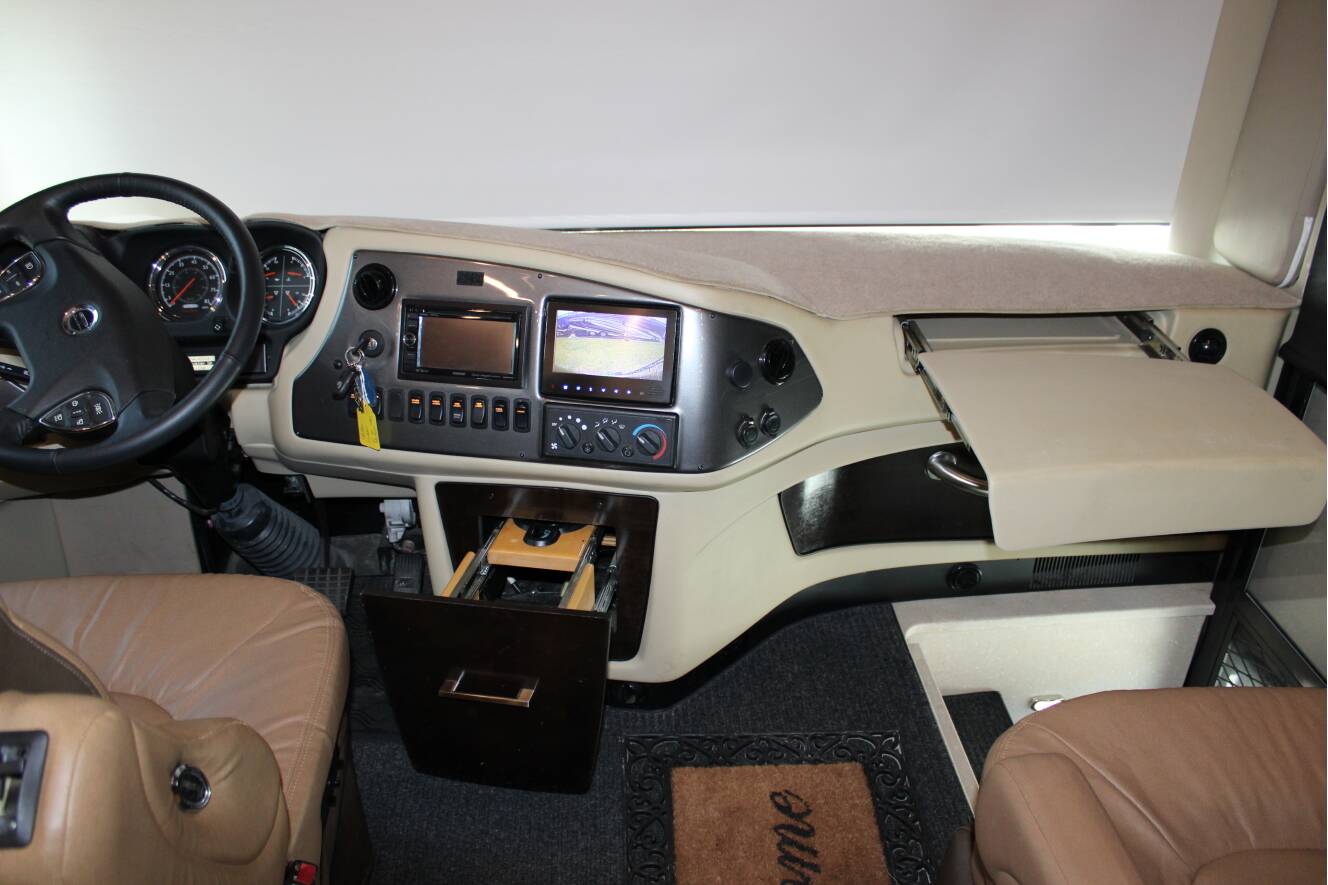 A photo of this 2015 Tiffin Motorhomes PHAETON 40 QBH