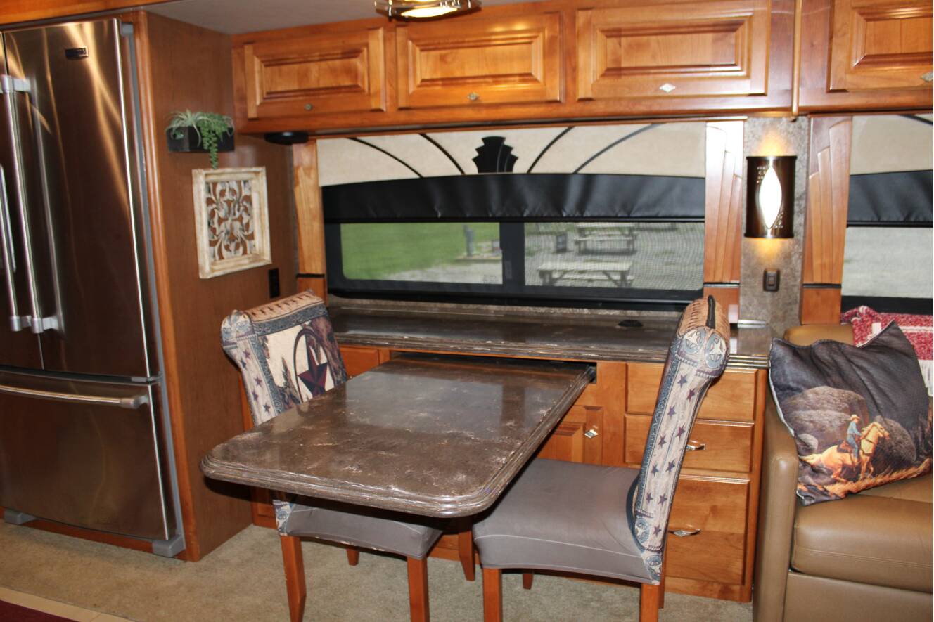 A photo of this 2015 Tiffin Motorhomes PHAETON 40 QBH