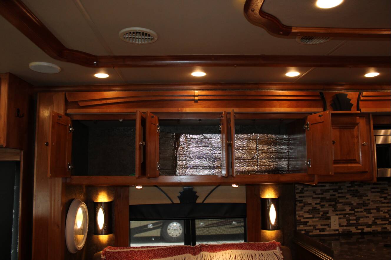 A photo of this 2015 Tiffin Motorhomes PHAETON 40 QBH