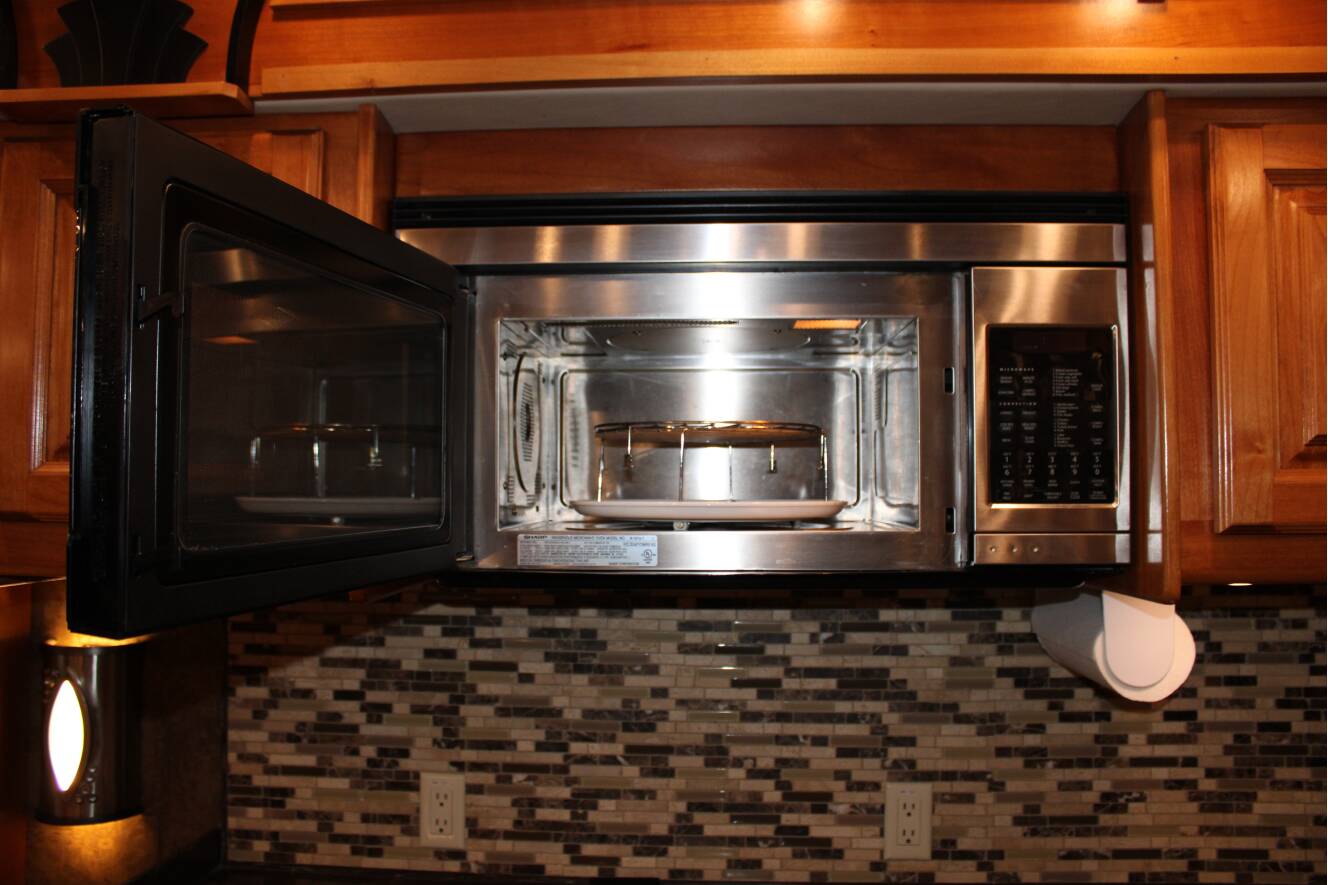 A photo of this 2015 Tiffin Motorhomes PHAETON 40 QBH