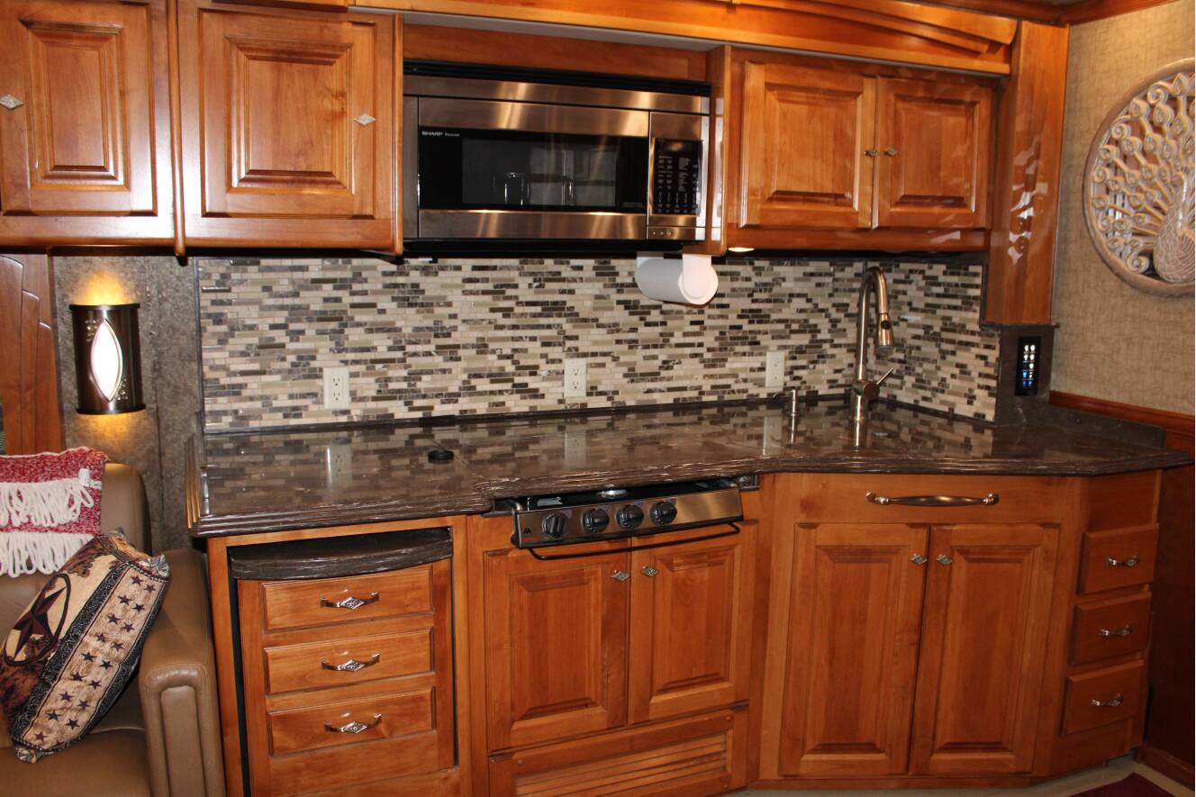 A photo of this 2015 Tiffin Motorhomes PHAETON 40 QBH