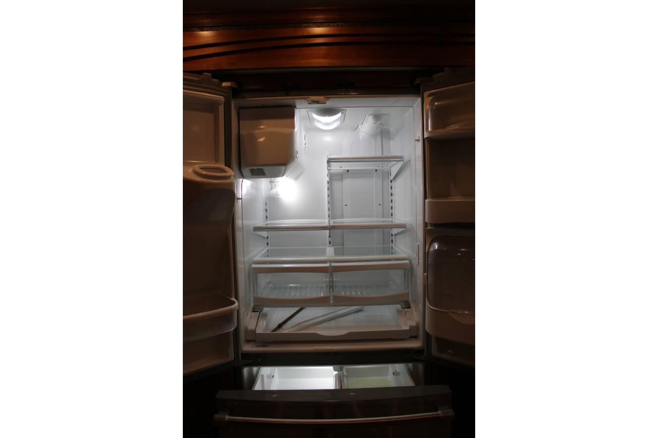 A photo of this 2015 Tiffin Motorhomes PHAETON 40 QBH