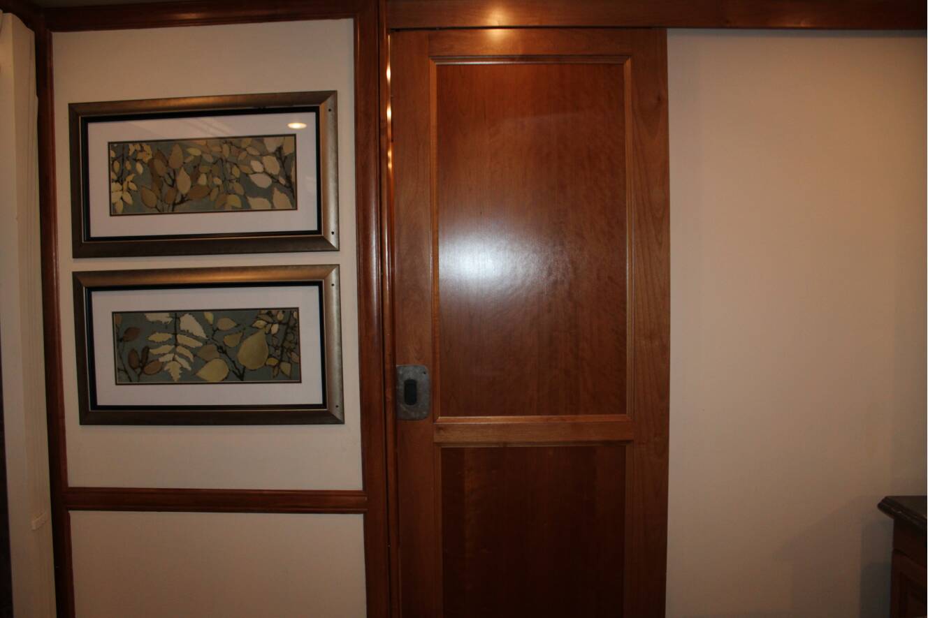 A photo of this 2015 Tiffin Motorhomes PHAETON 40 QBH