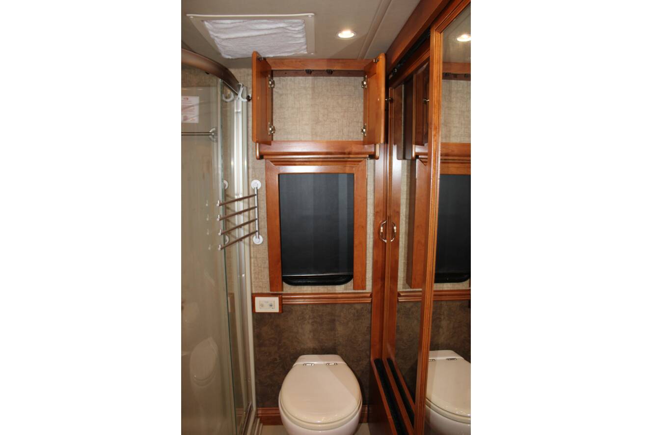 A photo of this 2015 Tiffin Motorhomes PHAETON 40 QBH
