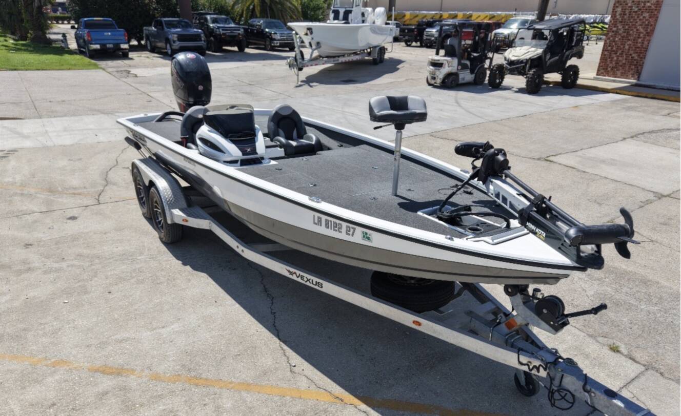 A photo of this 2023 Vexus AVX1980