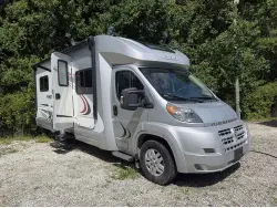 2017 WINNEBAGO TREND 23L
