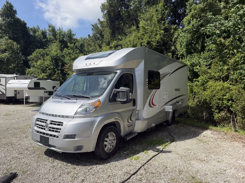 2017 WINNEBAGO TREND 23L