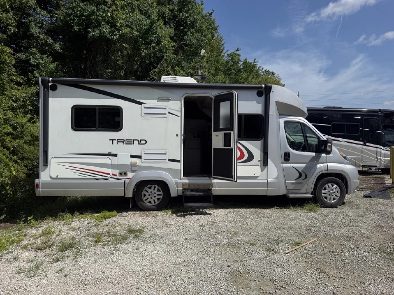 2017 WINNEBAGO TREND 23L