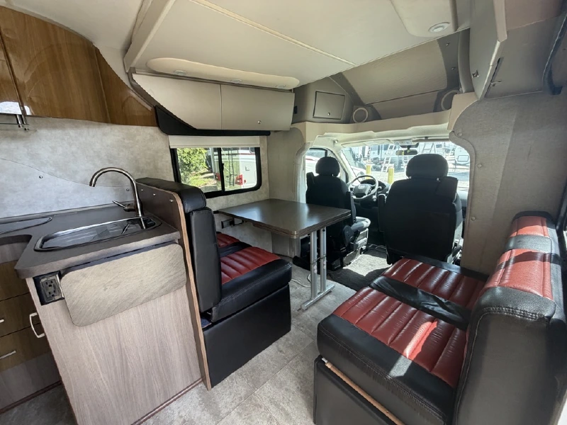 2017 WINNEBAGO TREND 23L