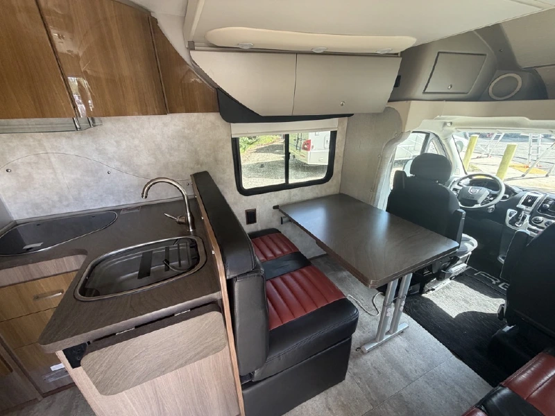 2017 WINNEBAGO TREND 23L