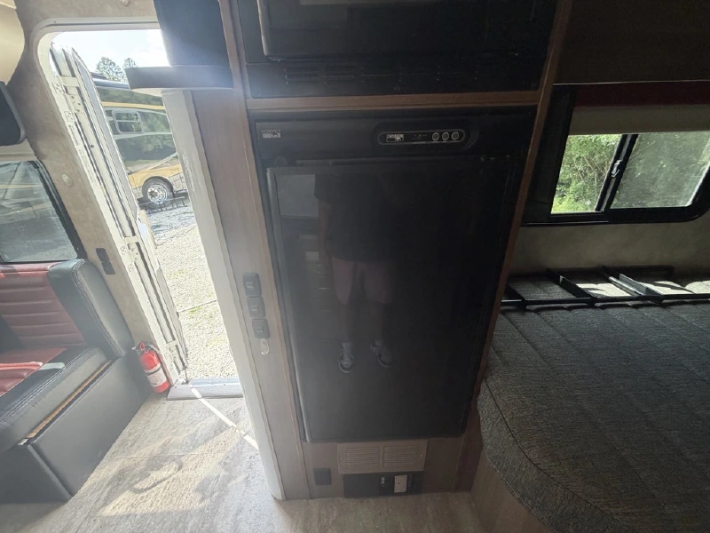 2017 WINNEBAGO TREND 23L