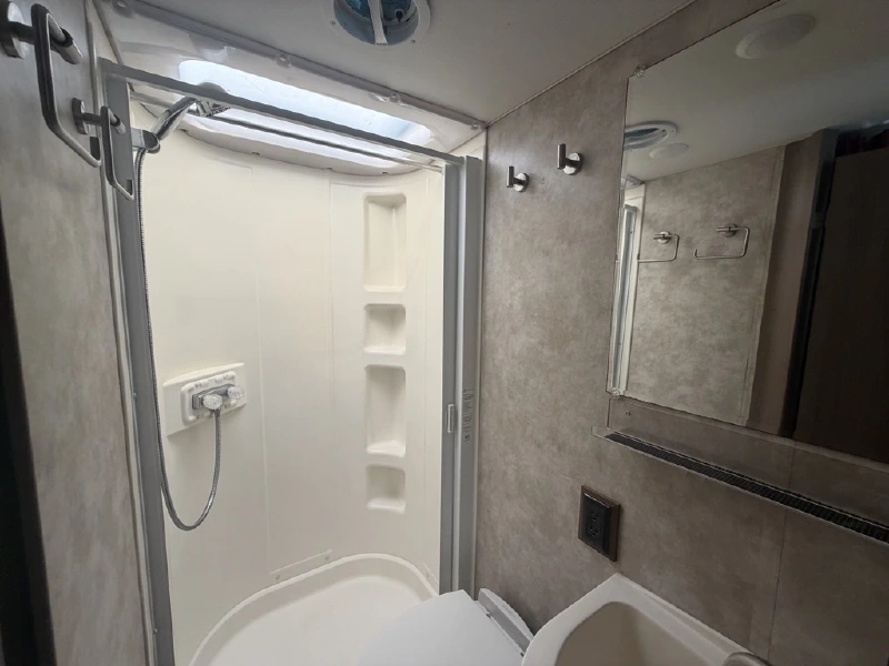 2017 WINNEBAGO TREND 23L