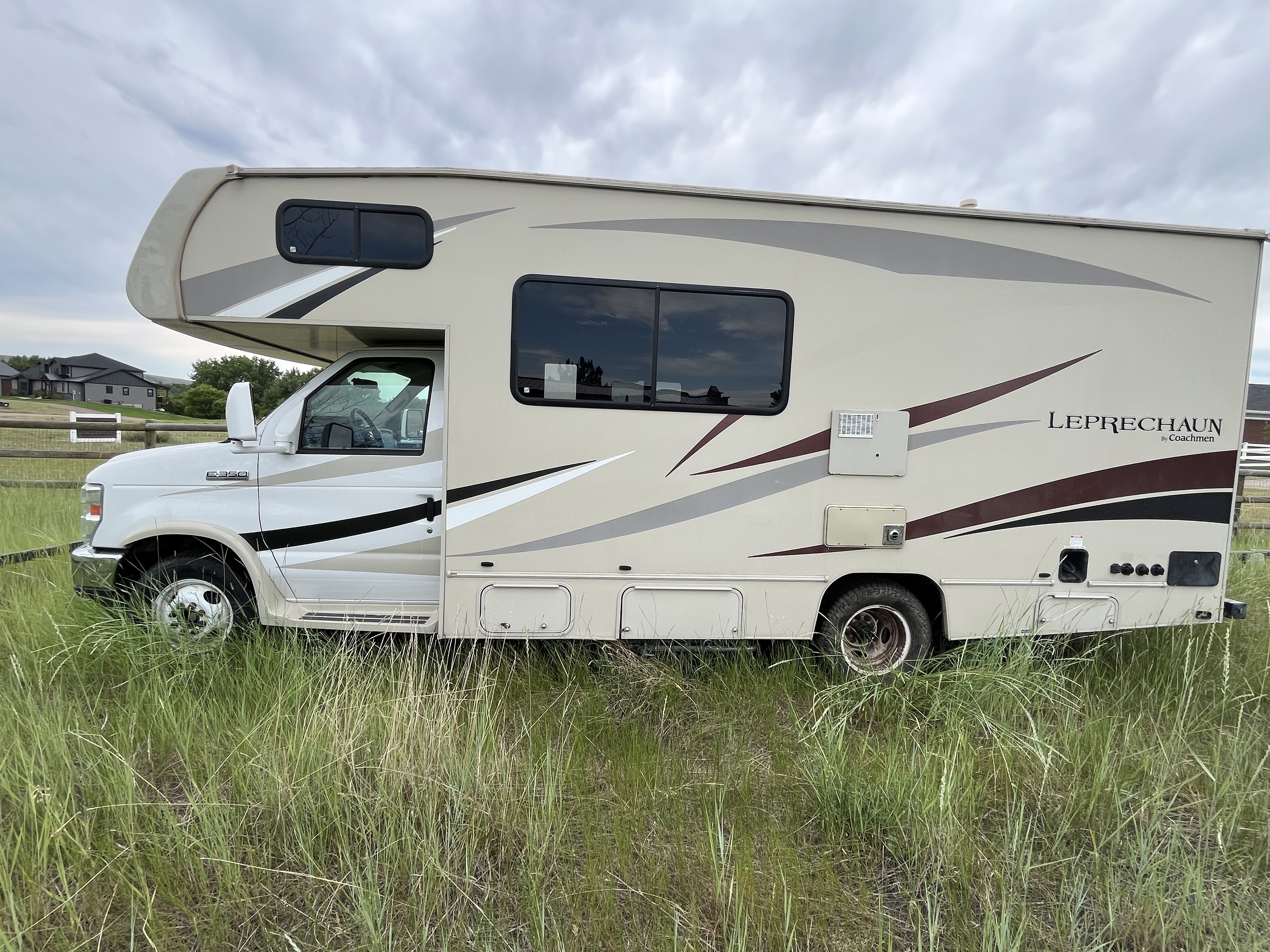 2017 Coachmen LEPRECHAUN 210 QB RV