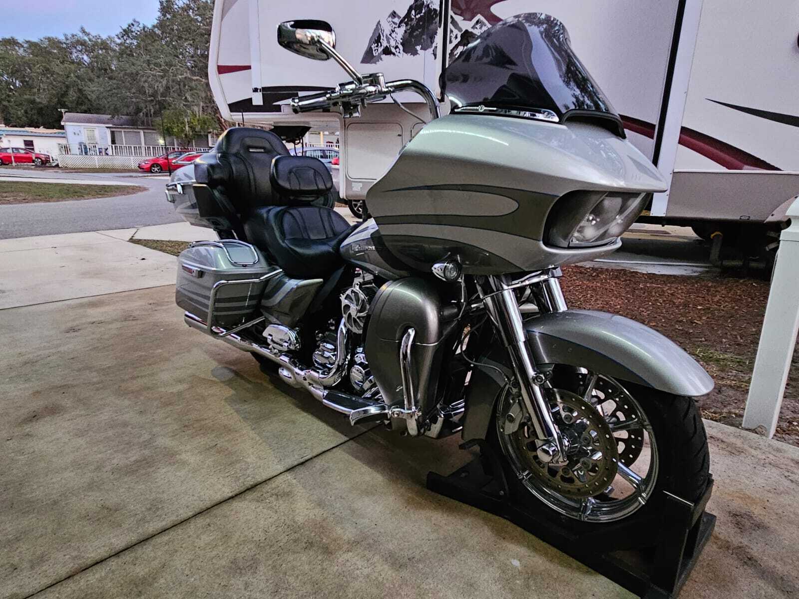 2016 Harley-Davidson ROAD GLIDE® CUSTOM BASE BASE in Davenport, FL